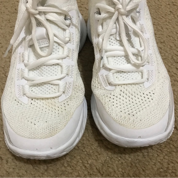 under armor curry flow Size - 5.5 youth white - Picture 7 of 9